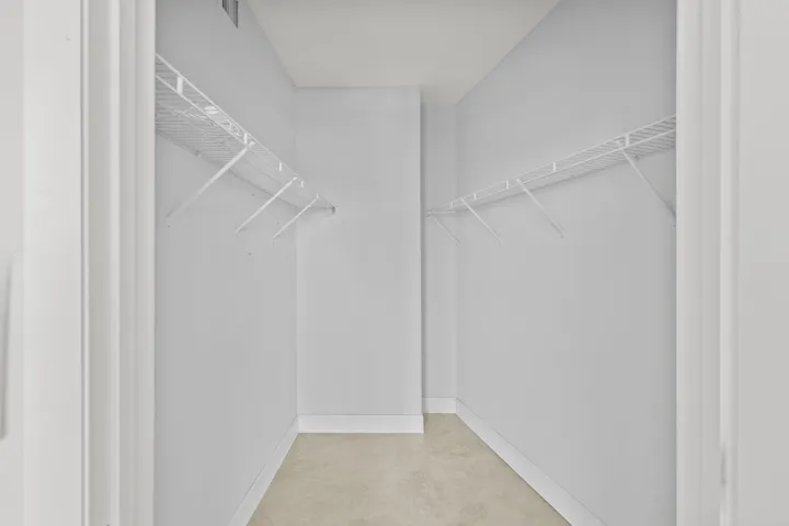 Walk-In Closet 2