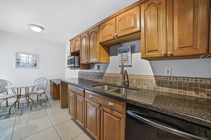 Kitchen - Generous cabinet storage in wa