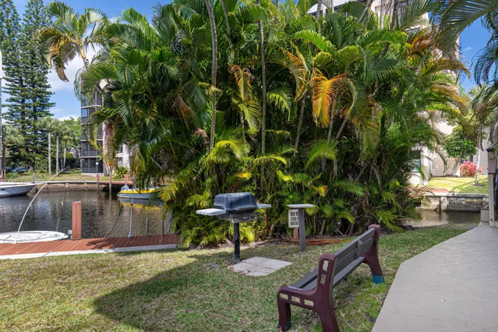 Boca Raton waterfront condo outdoor gril