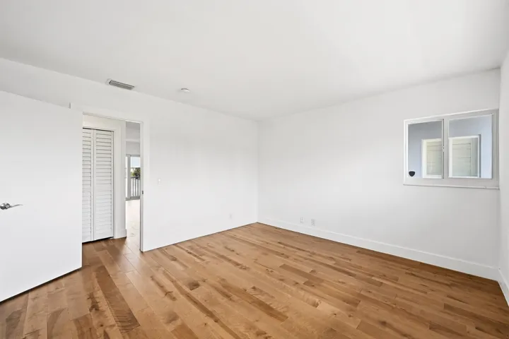 11_bedroom