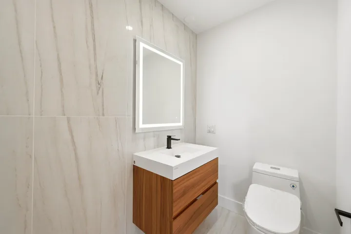14_bathroom