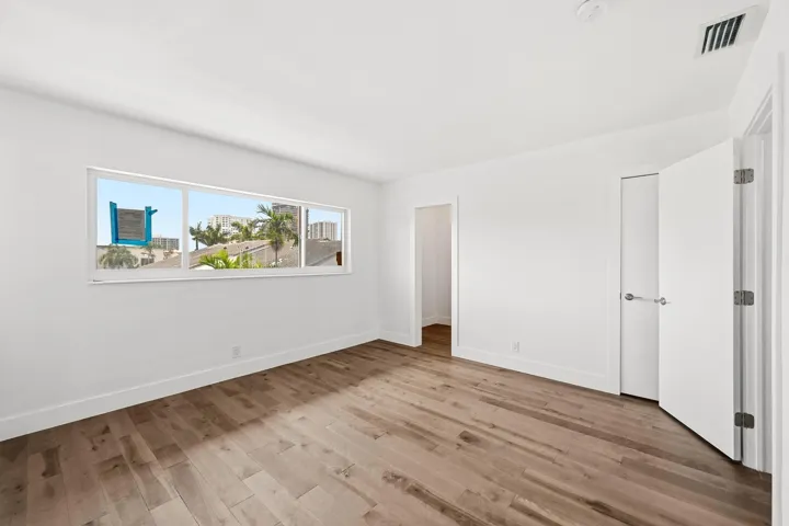 10_bedroom