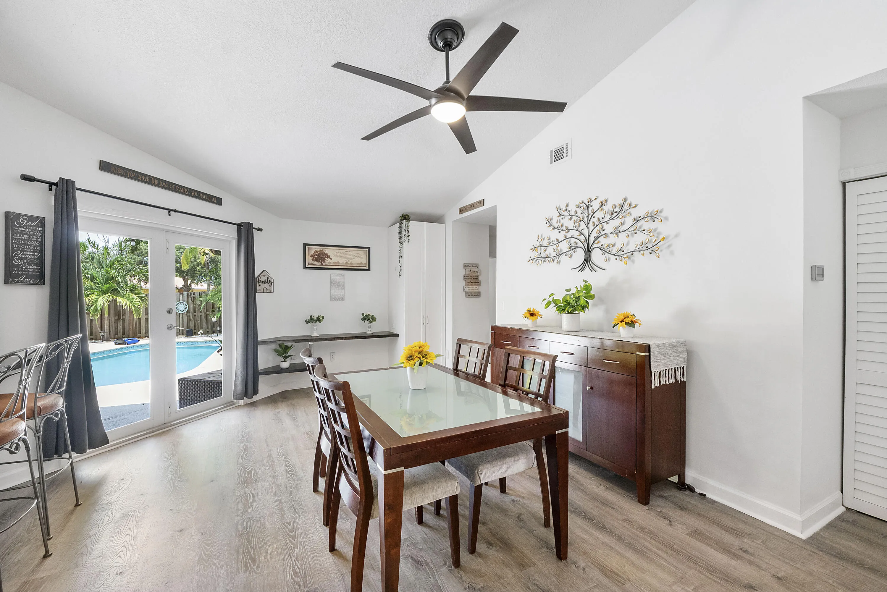 15681 Dover Ct_033