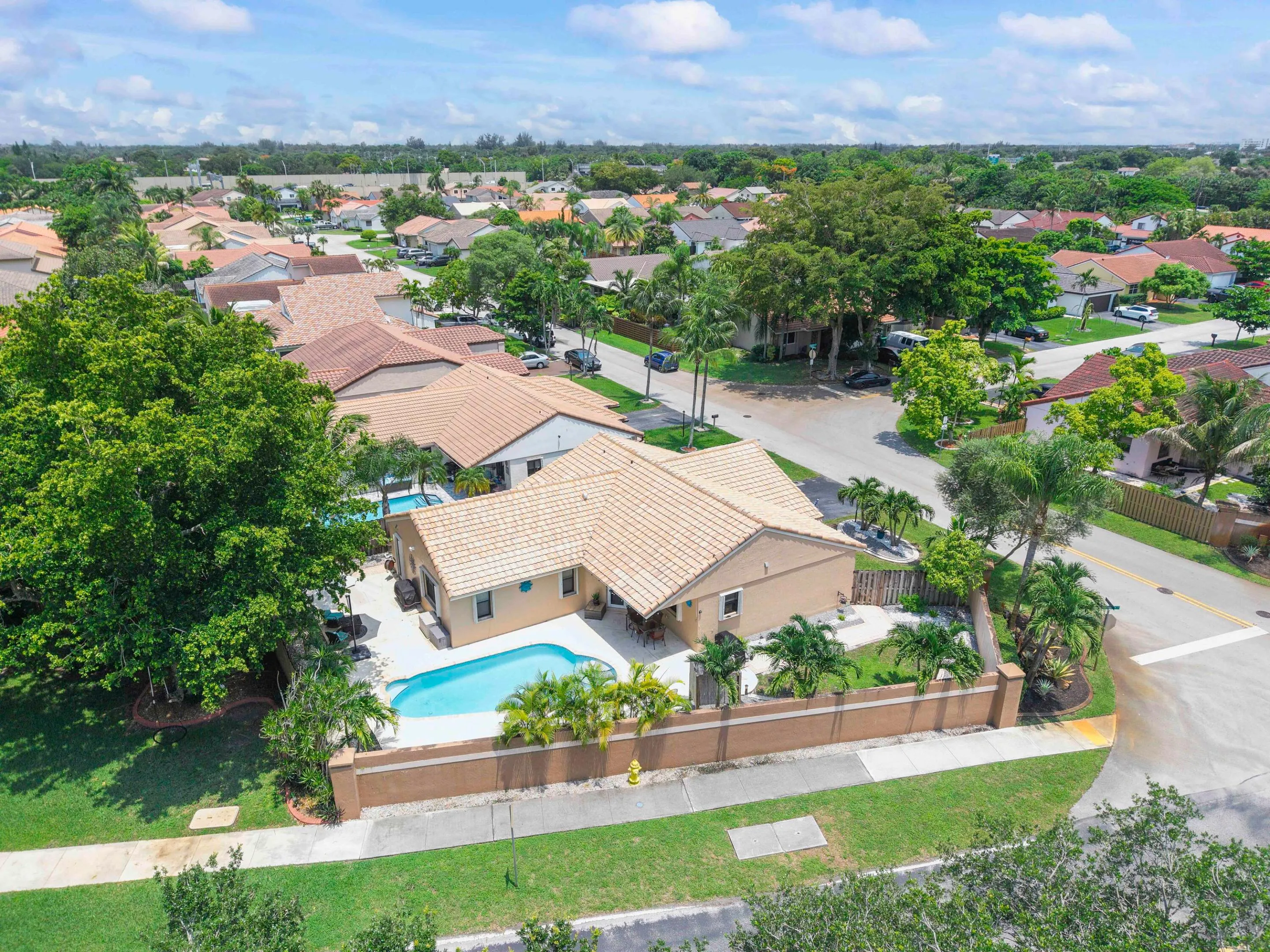 15681 Dover Ct_015