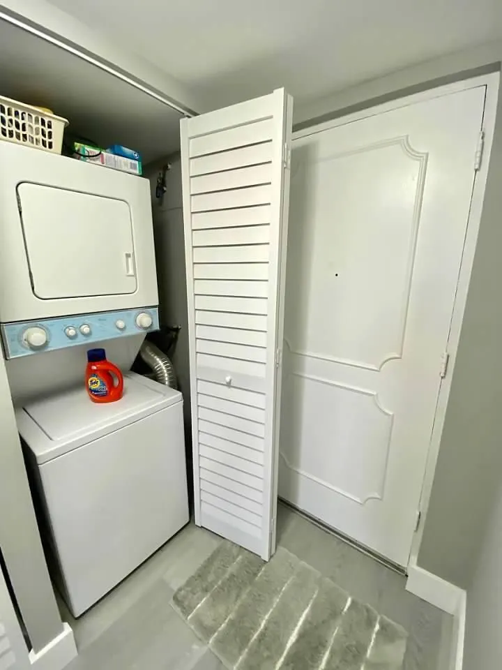 LAUNDRY CLOSET