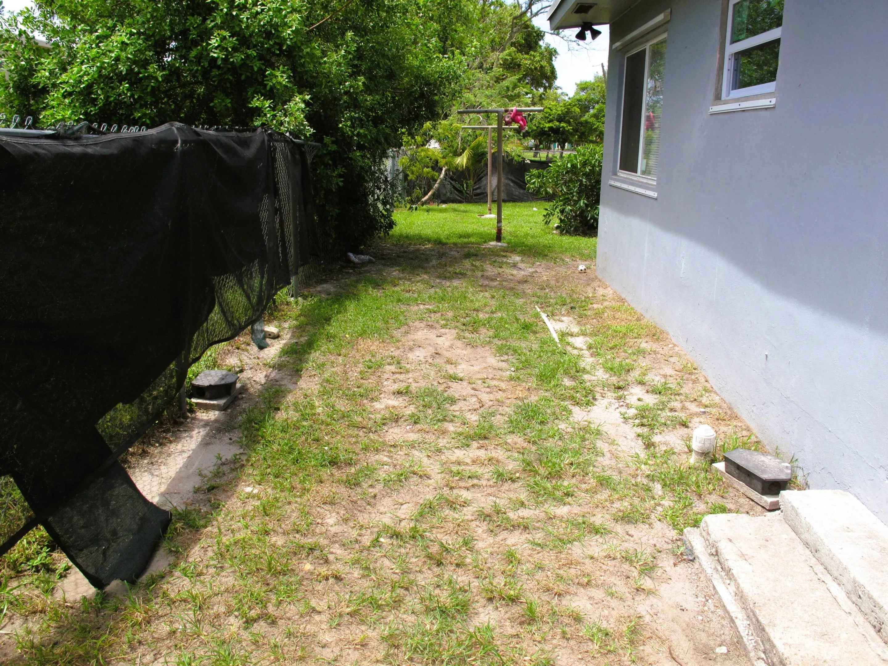 19-side yard