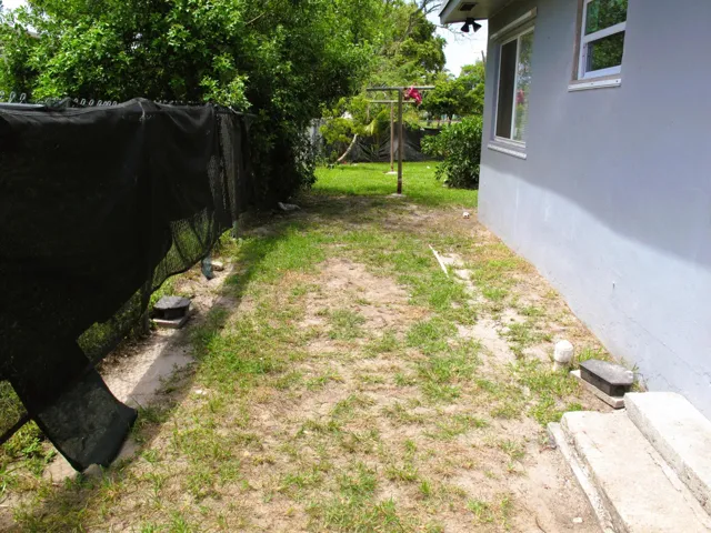 19-side yard