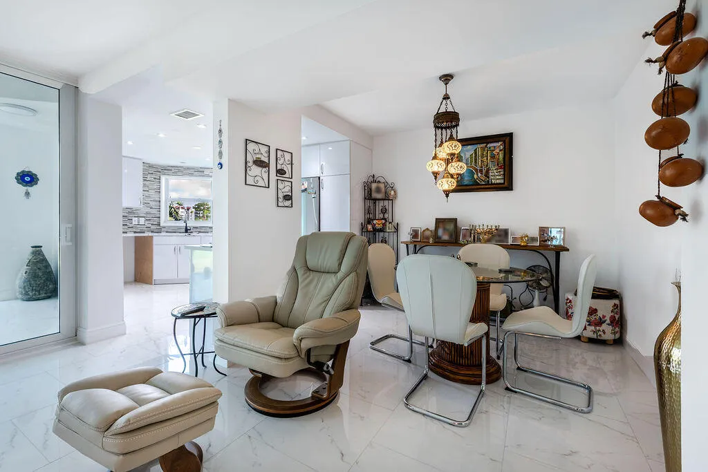 3661ViaPonciana#206LakeWorth-14