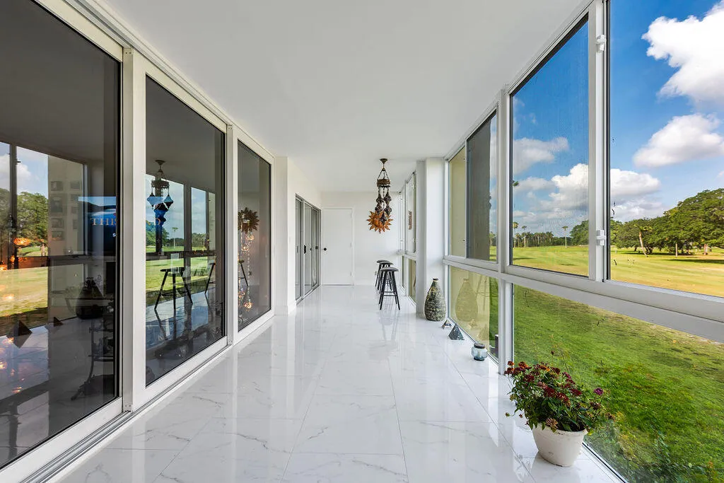 cover Balcony golf view