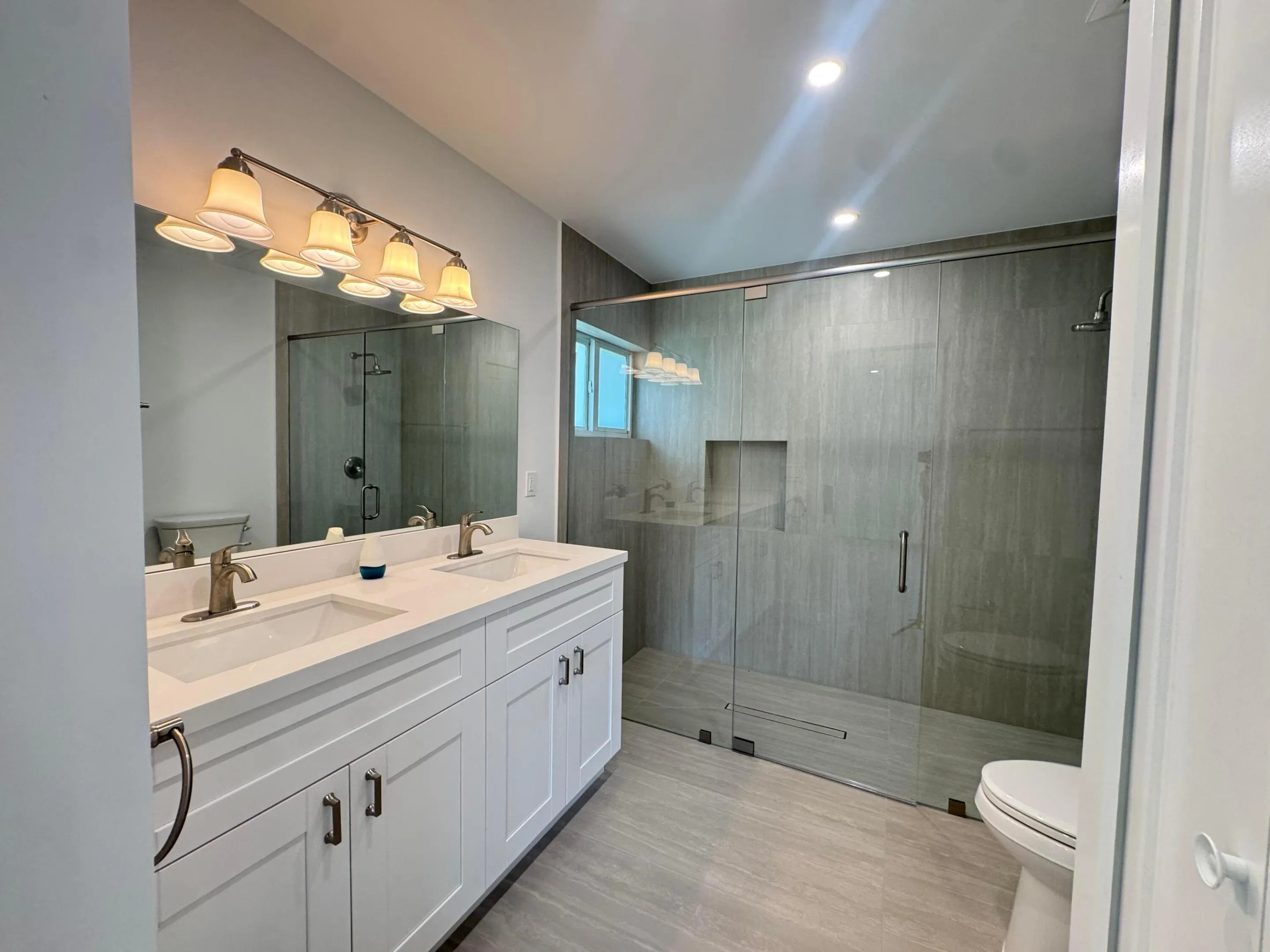 BATHROOM 2