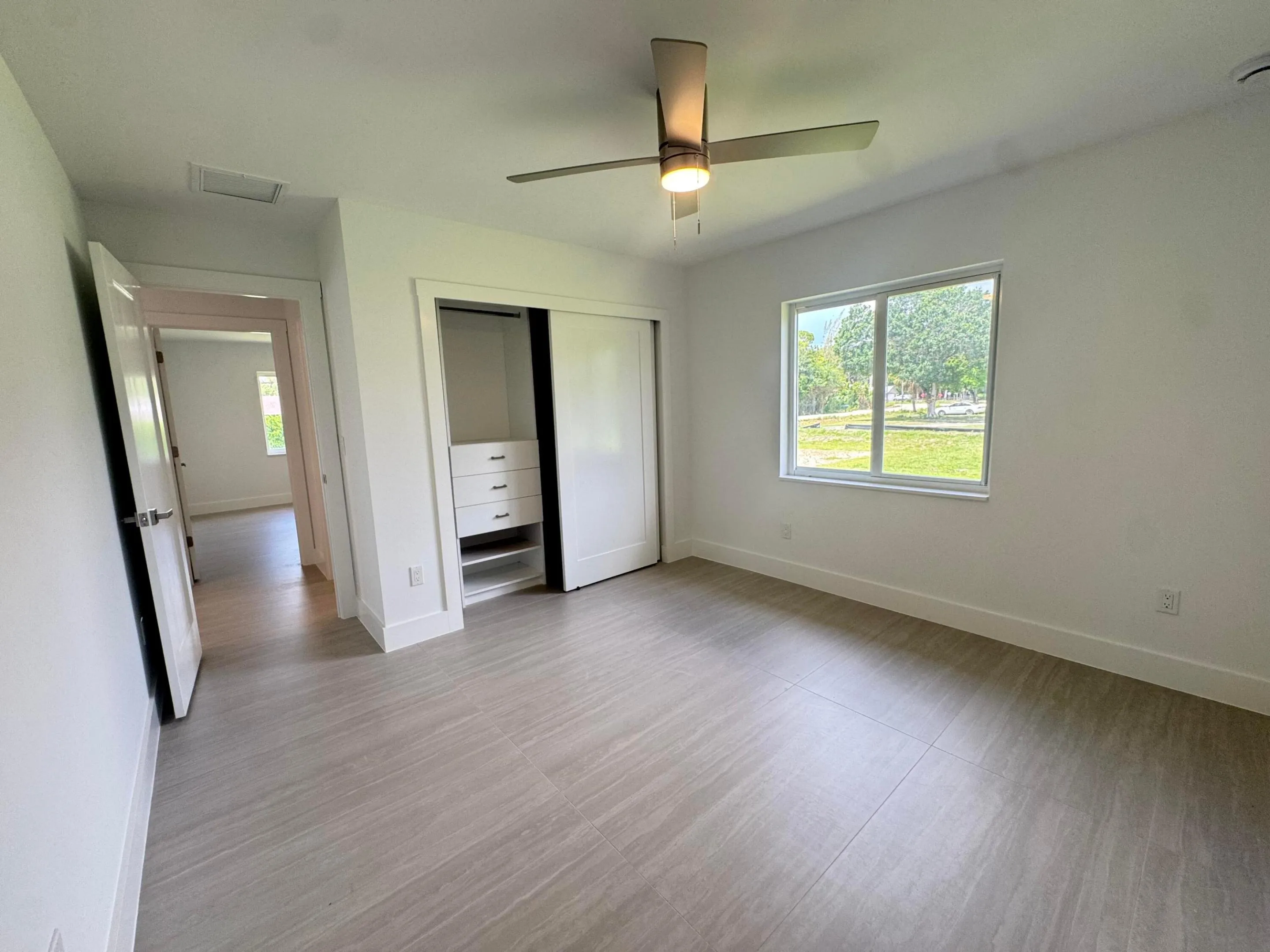 ROOM 2.