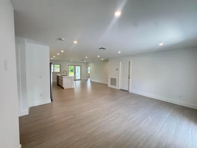 KITCHEN:LIVING ROOM 1