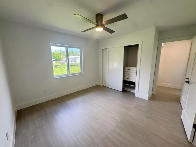ROOM 4.