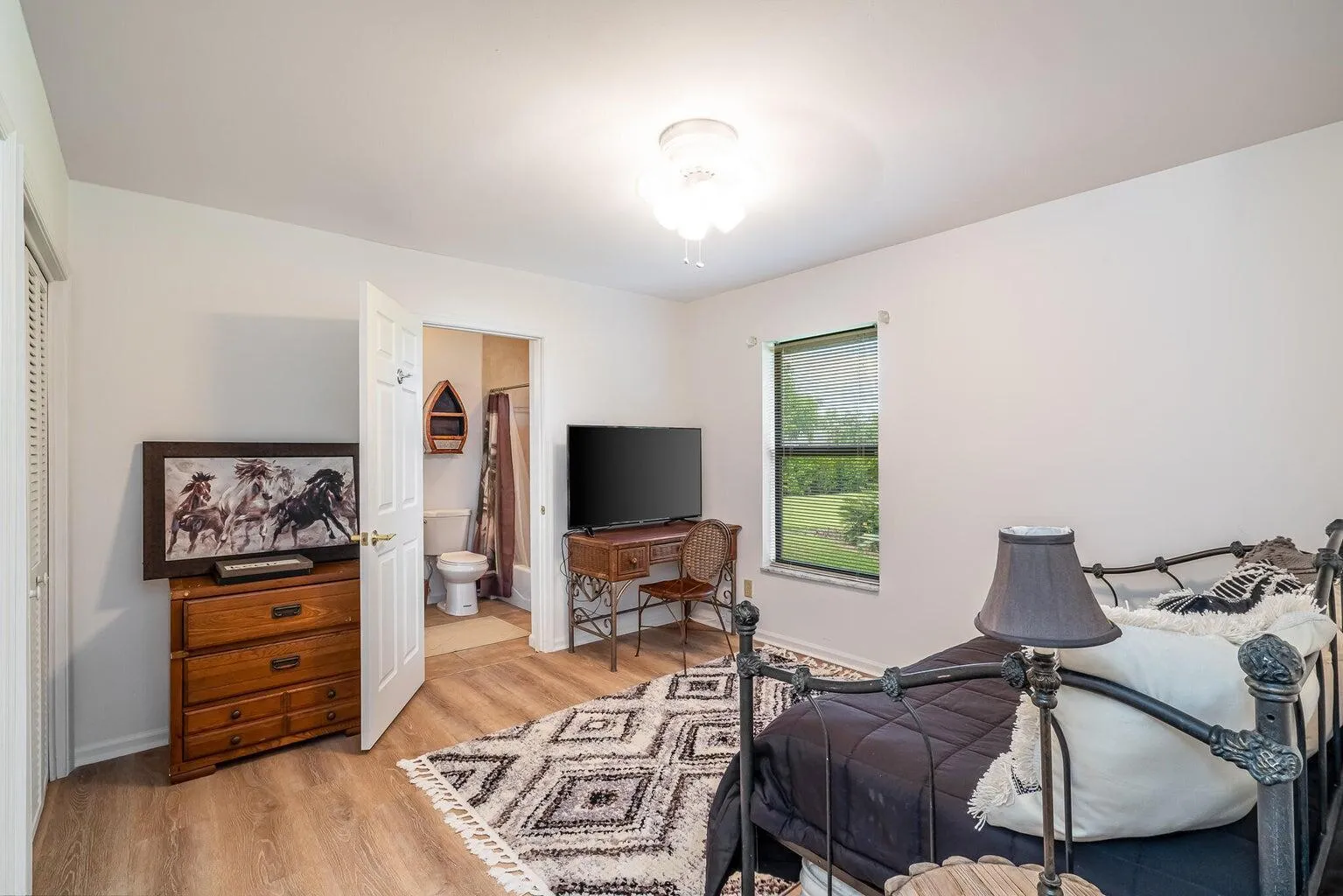 2nd Bedrooom/ensuite