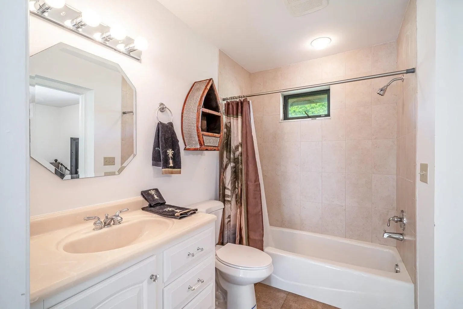 2nd Bathroom in 2nd Bedroom