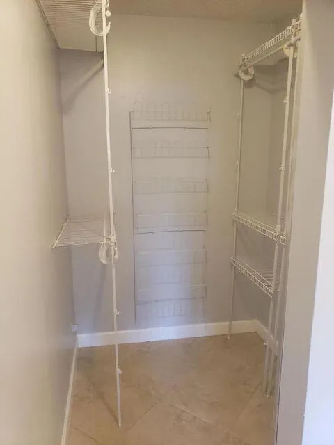 BEDFORD CLOSET