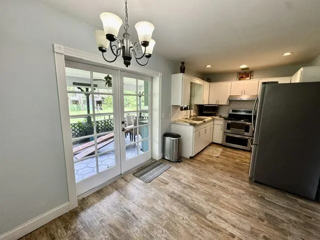 Kitchen//Dining