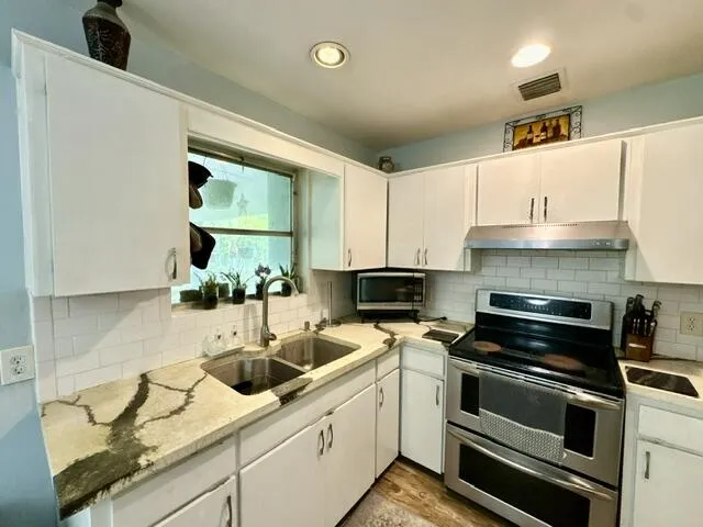 Kitchen-13559 24th court
