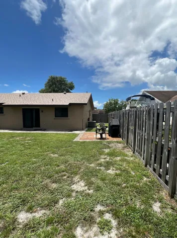 8511 Backyard Side yard