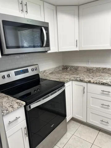 NEW Kitchen with plenty of counter space