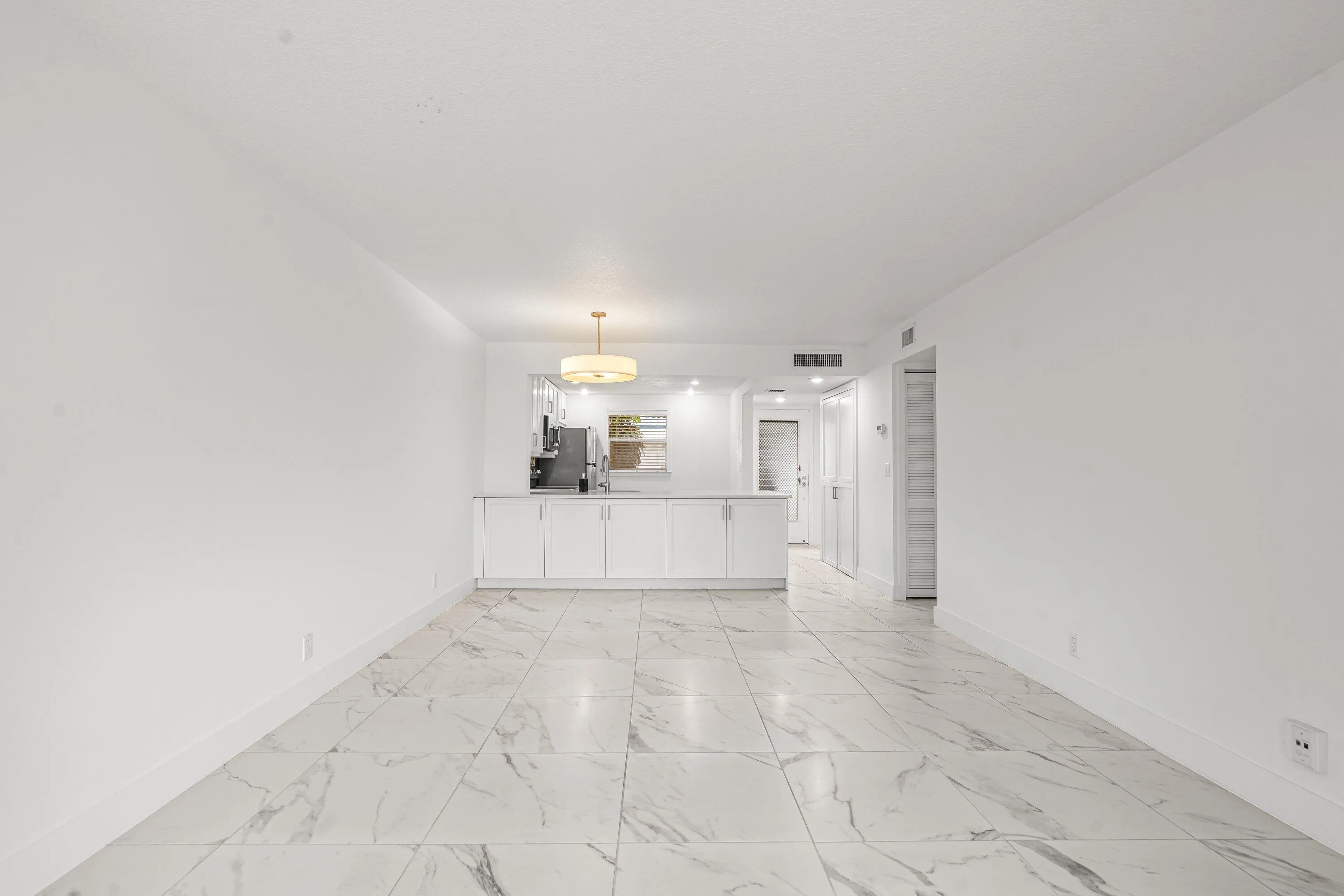 011-3090HolidaySpringsBoulevard-109-Marg
