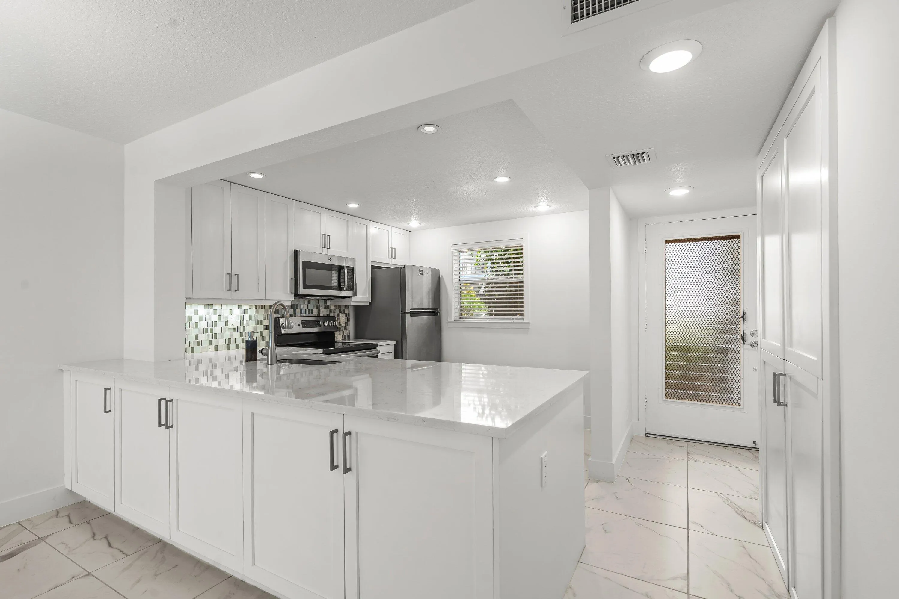 013-3090HolidaySpringsBoulevard-109-Marg