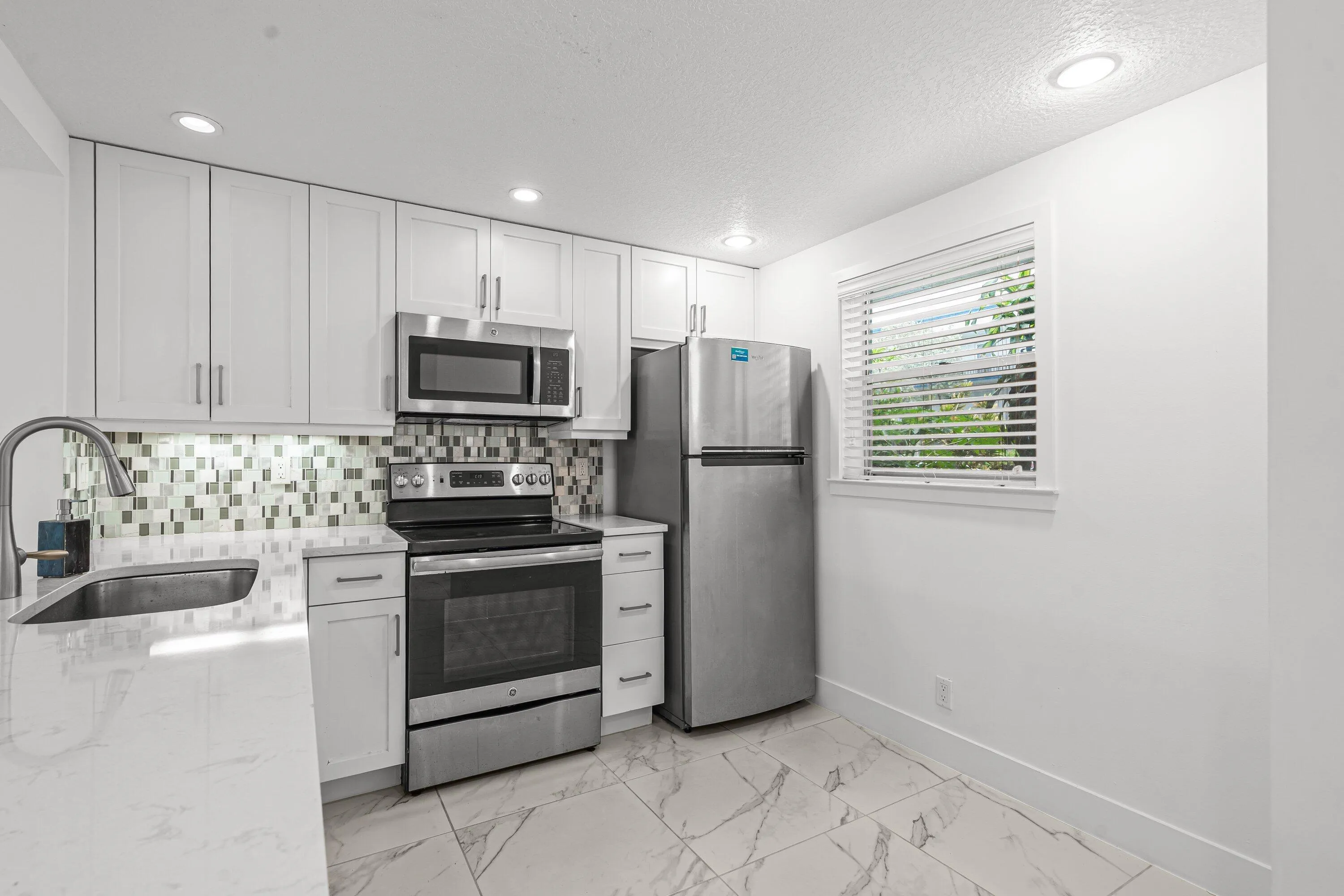 004-3090HolidaySpringsBoulevard-109-Marg