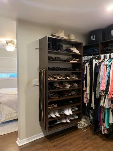 Walk in closet 3