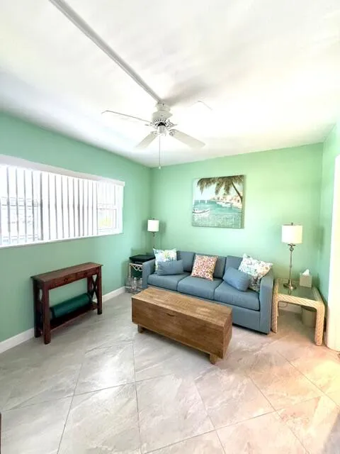 Good size 2nd bedroom
