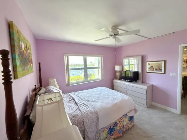 Spacious Primary!