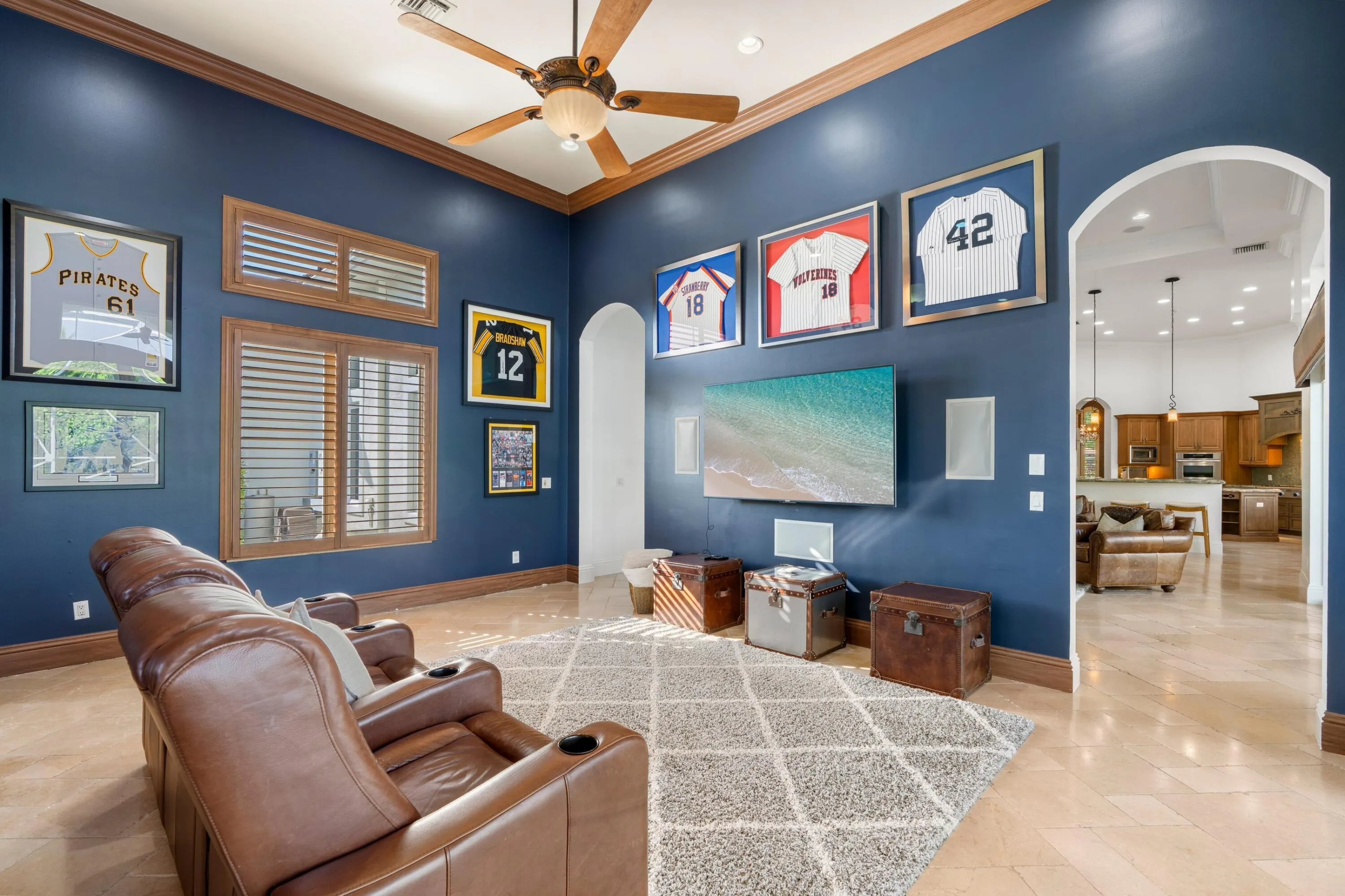 Family/Game room, Entertainer's Bar