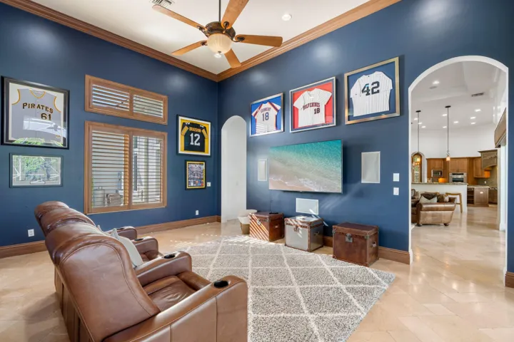 Family/Game room, Entertainer's Bar