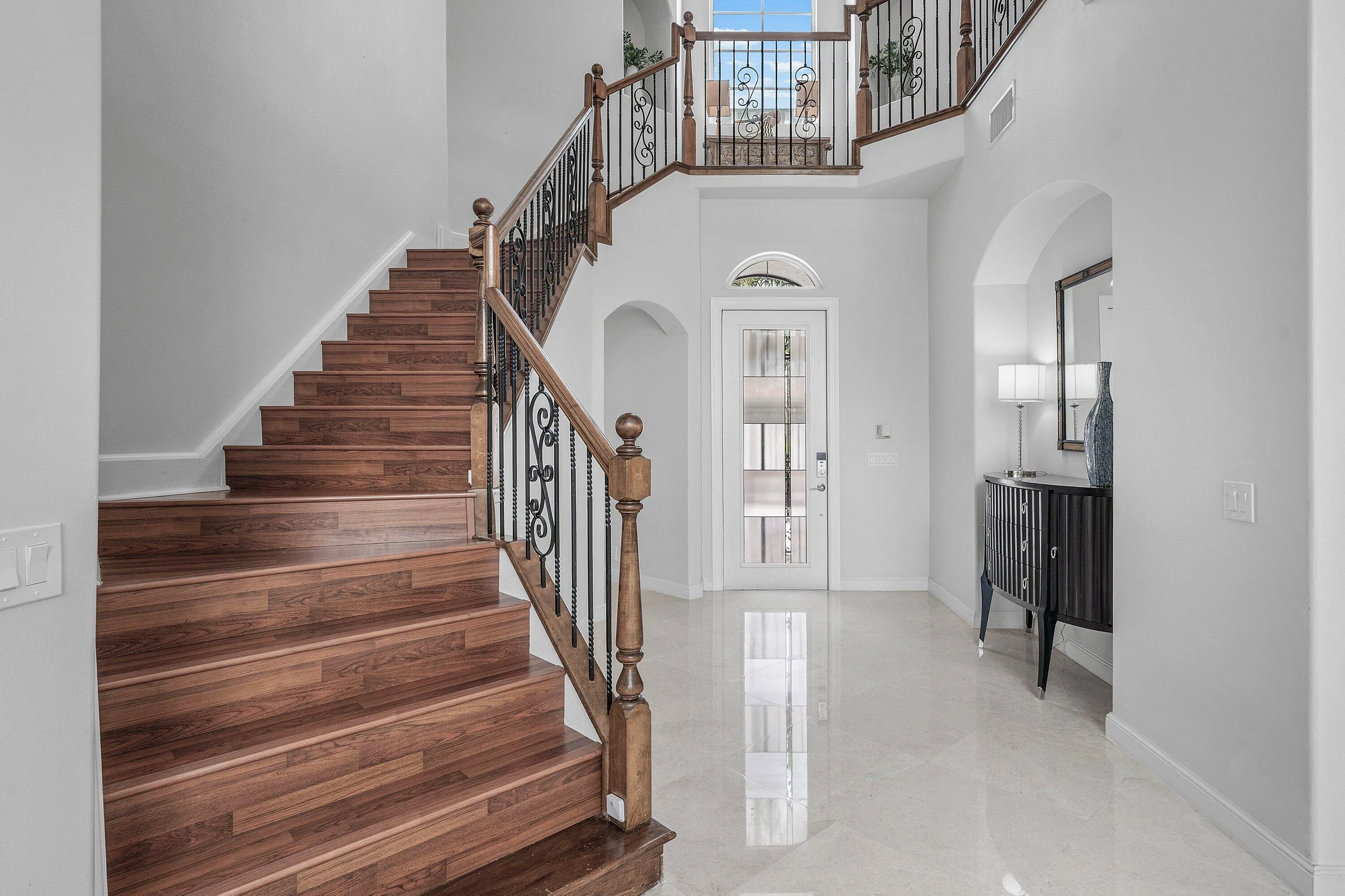 6411 Entry Hall