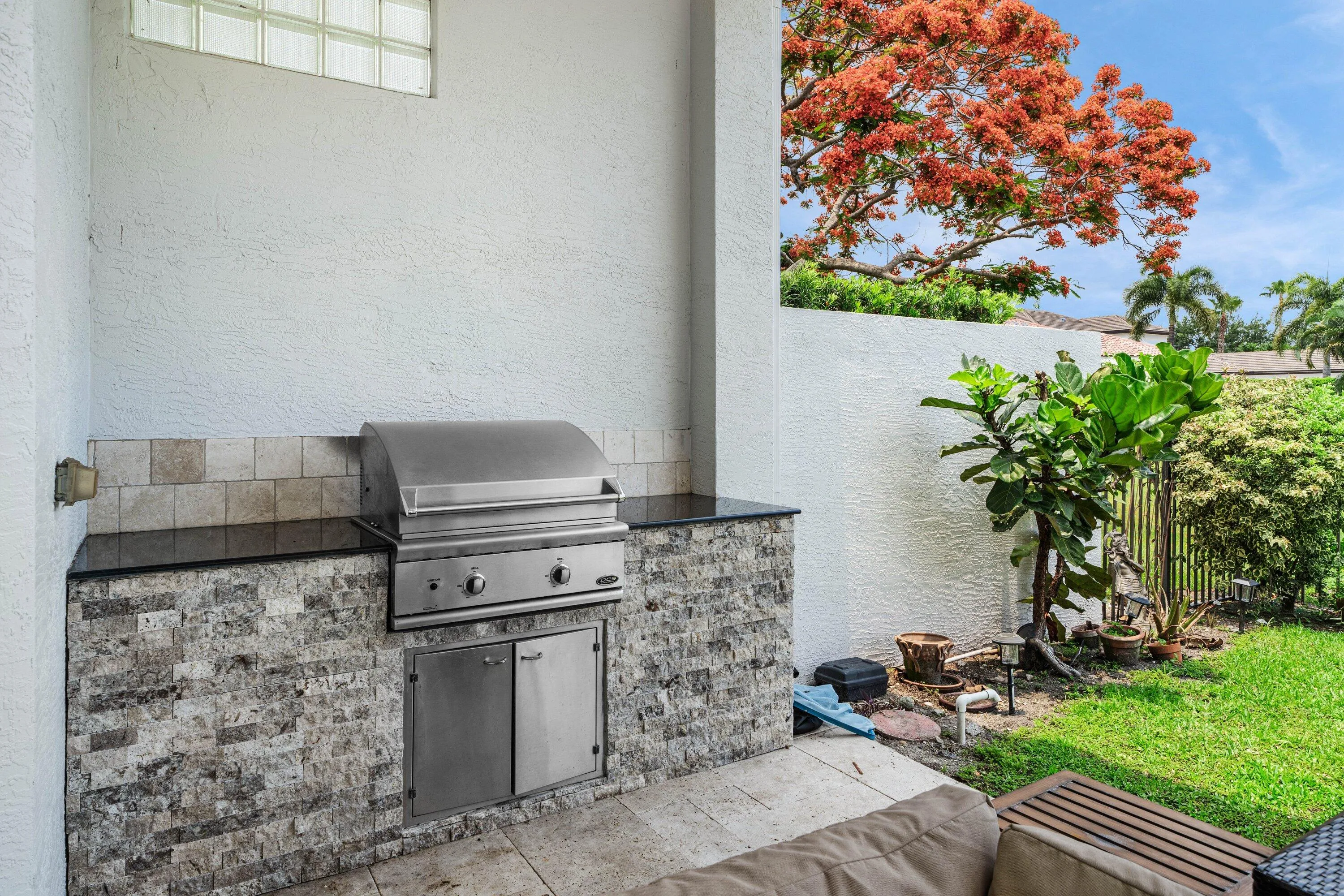 6411 Patio 3