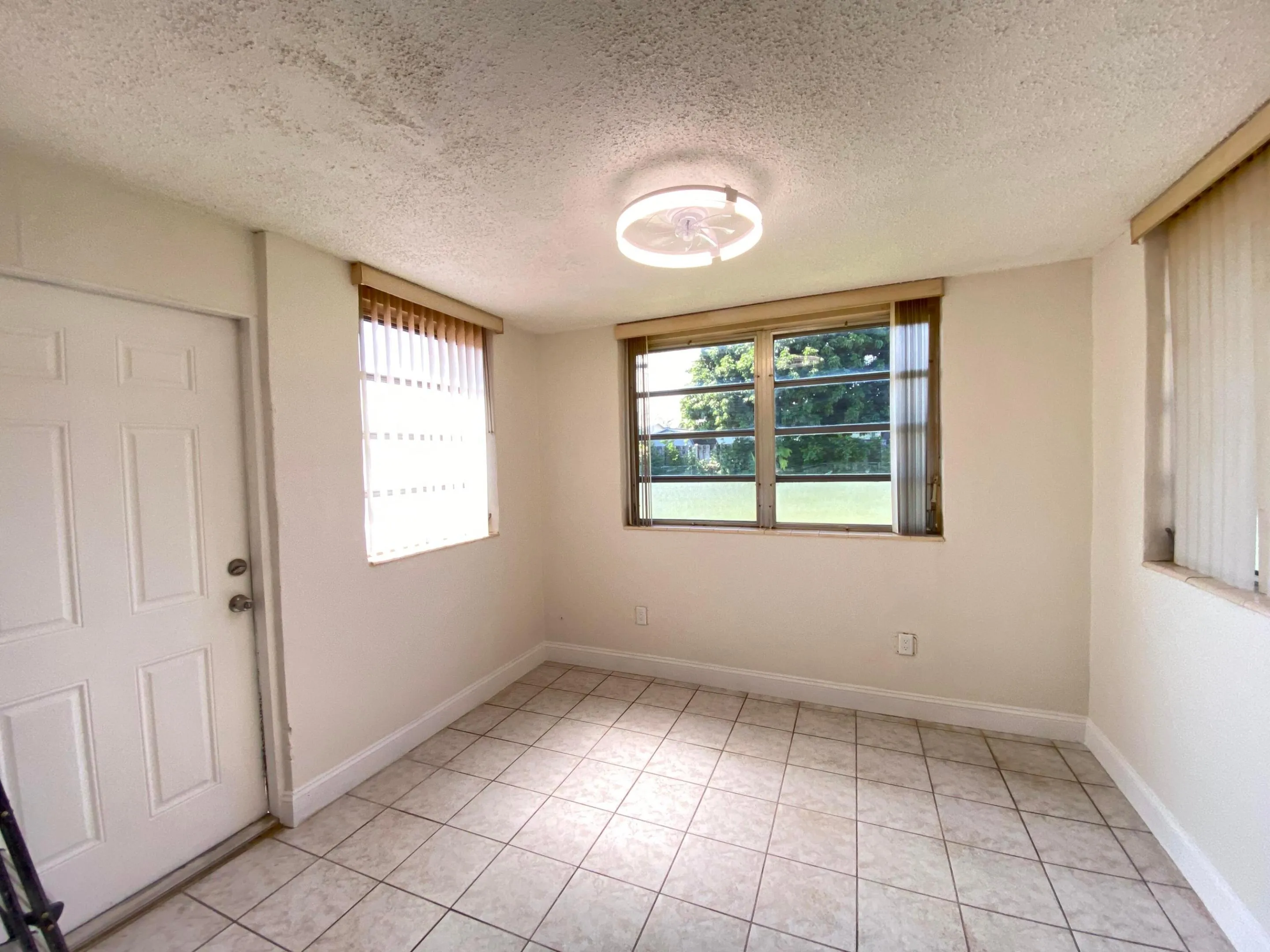 6751 liberty st Kitchen