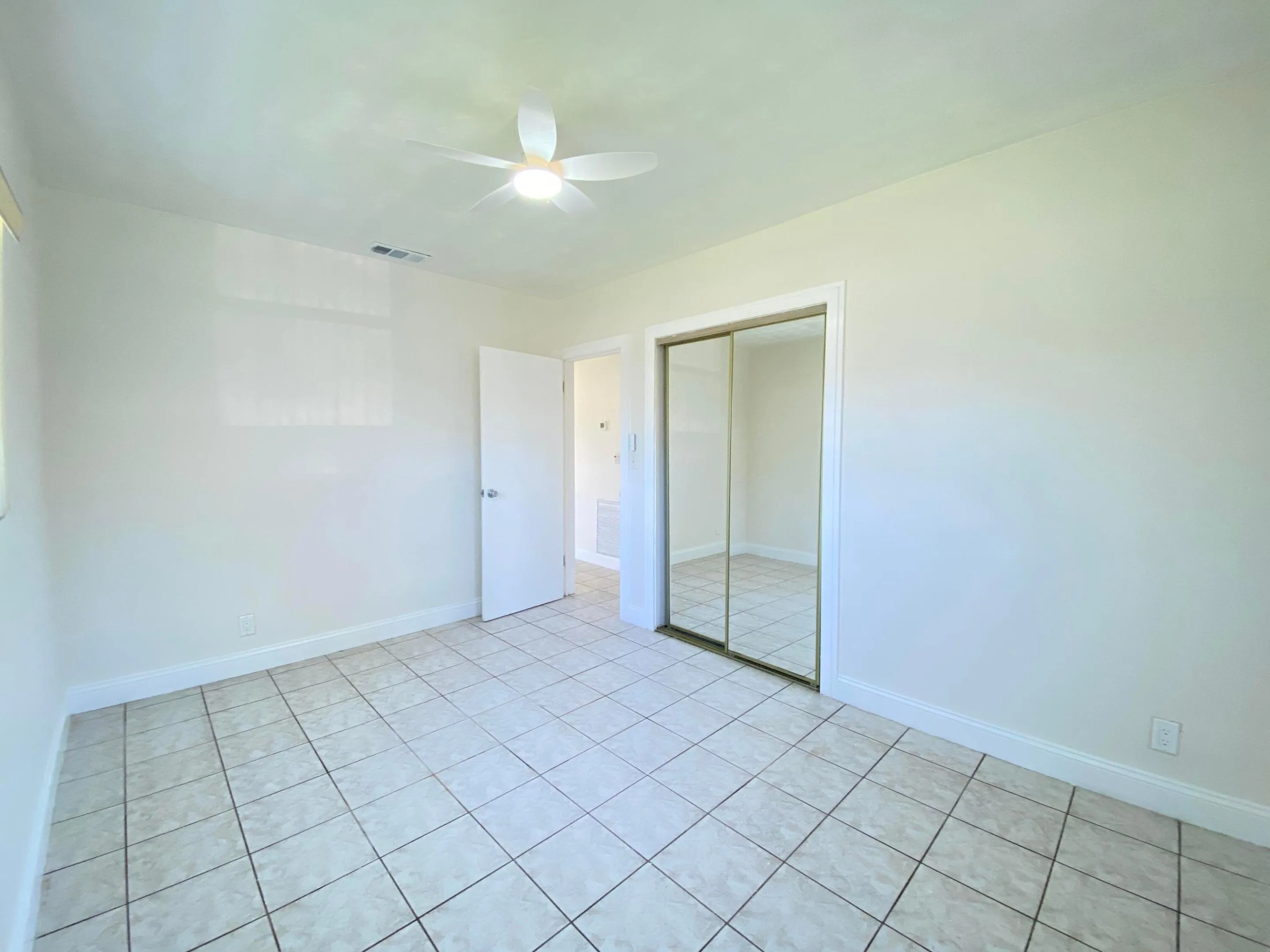 1of2Bedrooms