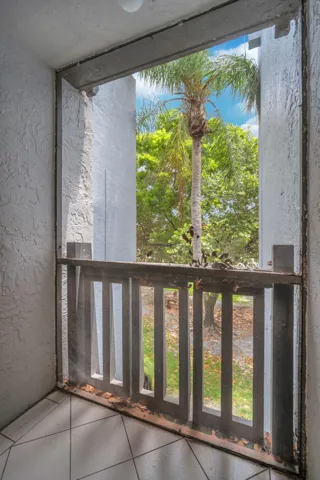 Balcony (Master bedroom)