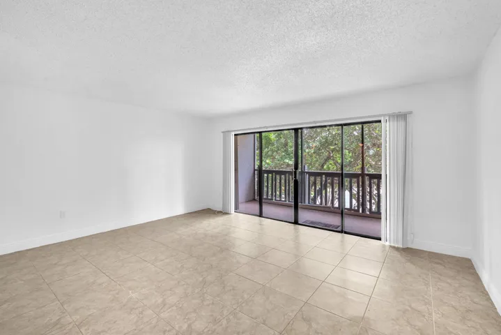 Living/Dining area
