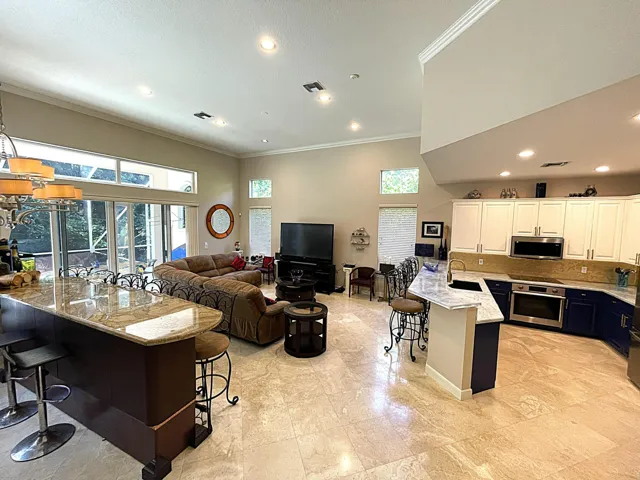 Kitchen, Living Room and Bar