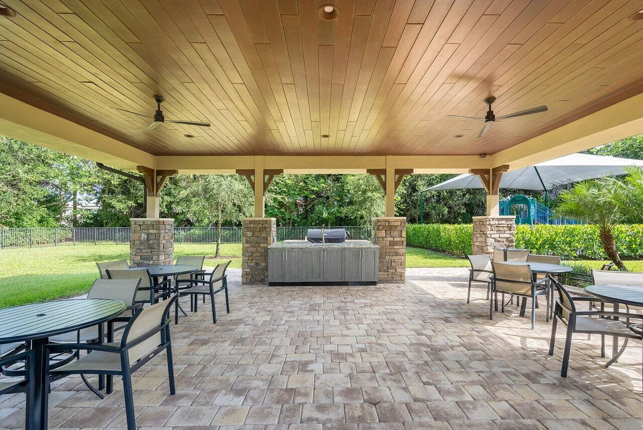 067-9131GrandPrixLane-BoyntonBeach-FL-33