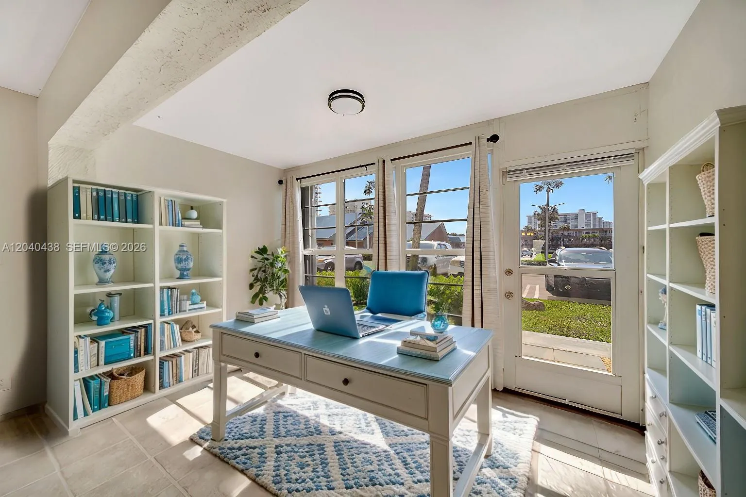 Front Entrance / VIRTUALLY STAGED