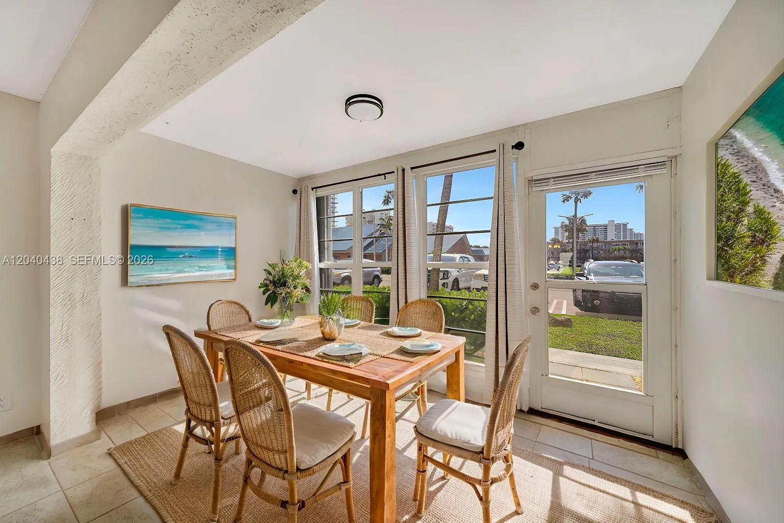 Front Entrance / VIRTUALLY STAGED