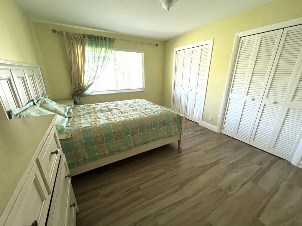 Second bedroom / plenty of closets