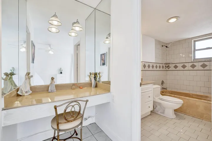 Bathroom 1 beauty spot and bathroom