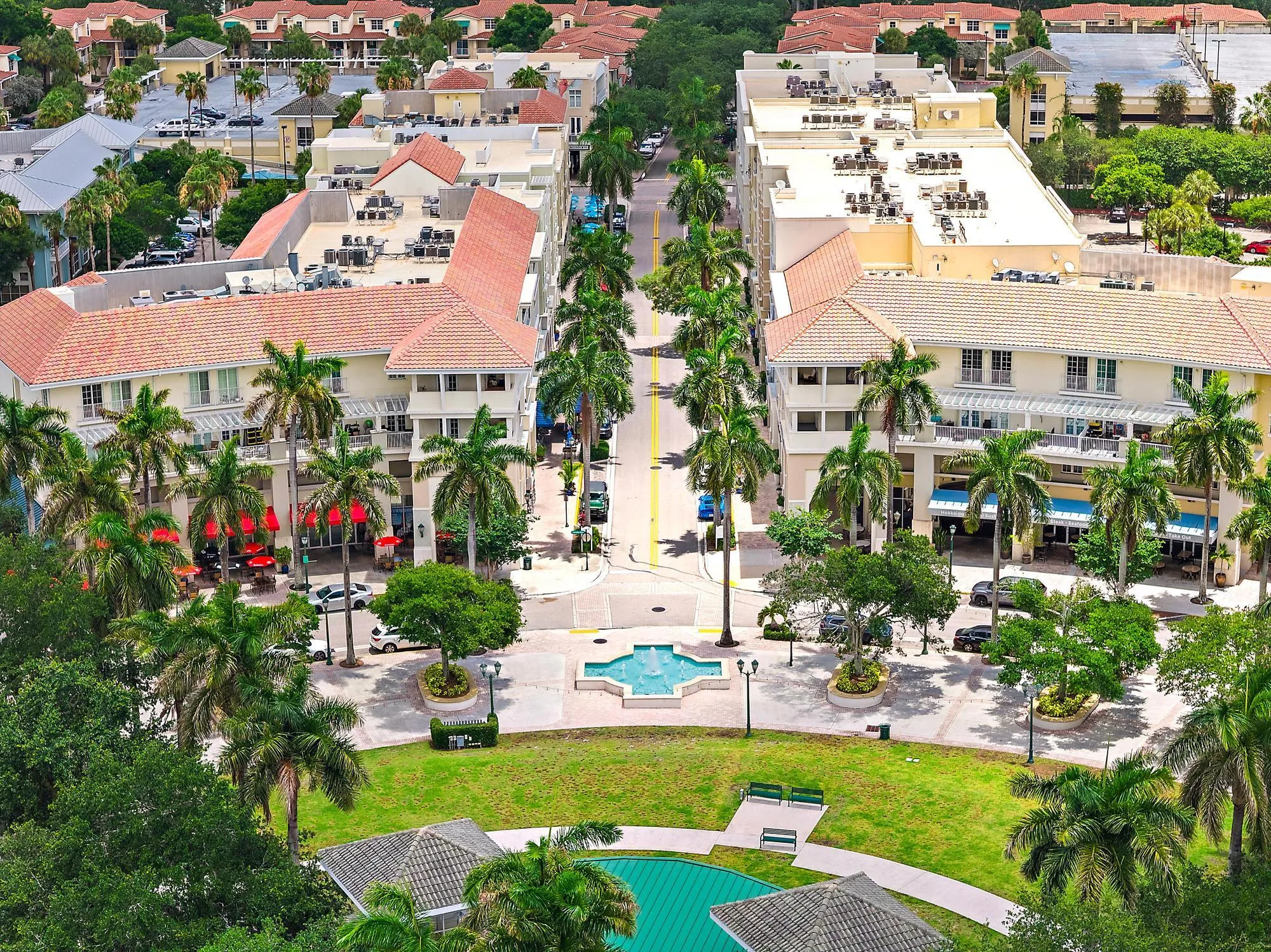 Abacoa Town Center Drive - Restaurants, Shops & Festivals
