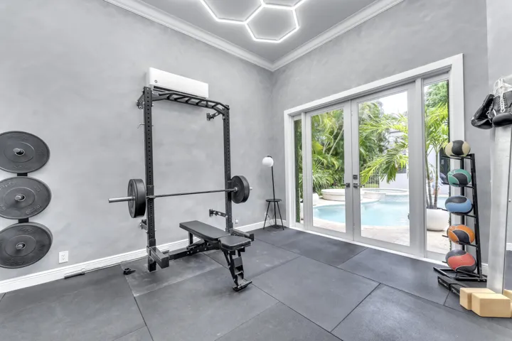 3156 NW 61st st-33
