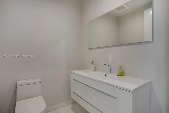 GUEST/HALF BATH