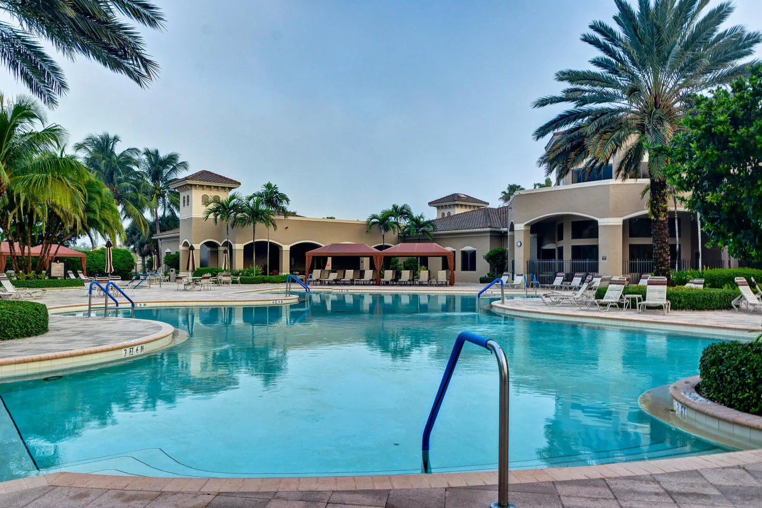 Valencia Pointe