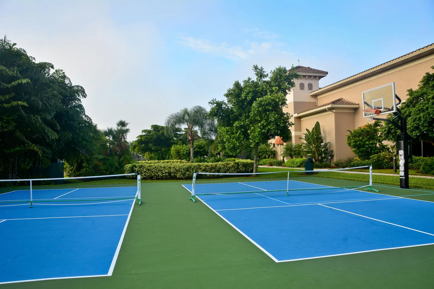 Valencia Pointe