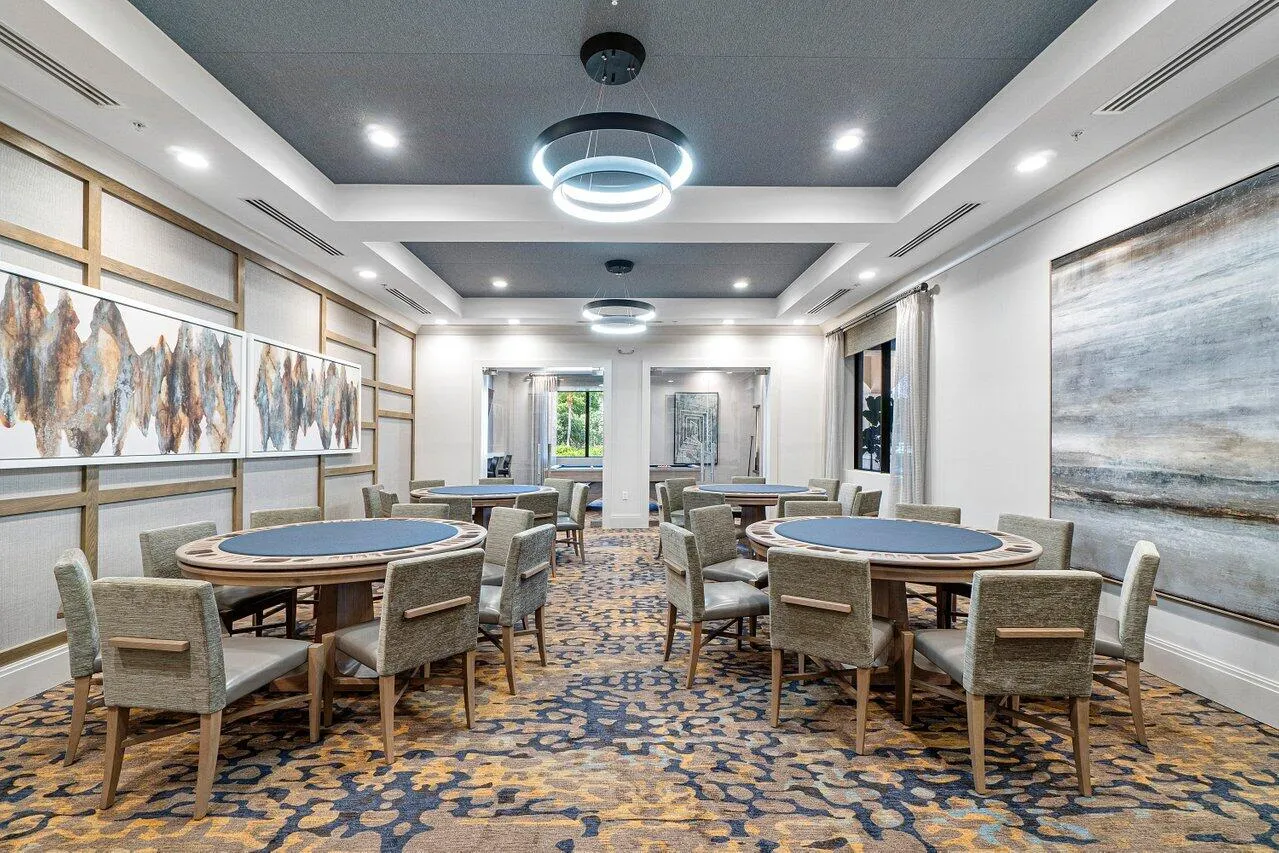 Valencia Pointe